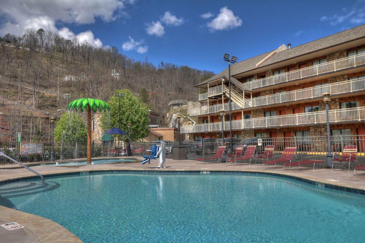 Crossroads Inn & Suites Gatlinburg Εξωτερικό φωτογραφία