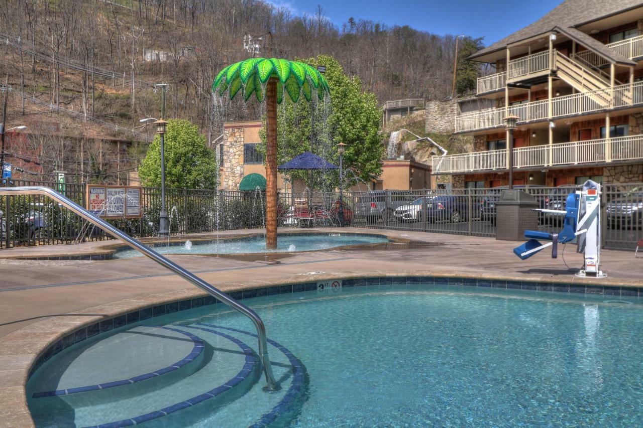 Crossroads Inn & Suites Gatlinburg Εξωτερικό φωτογραφία