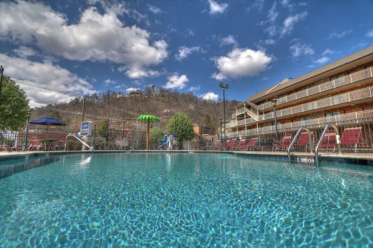 Crossroads Inn & Suites Gatlinburg Εξωτερικό φωτογραφία