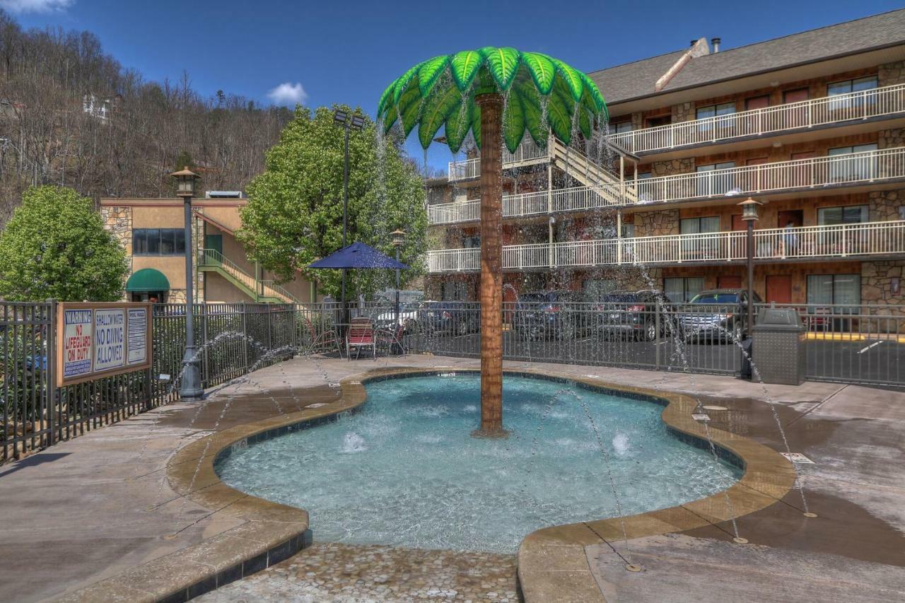 Crossroads Inn & Suites Gatlinburg Εξωτερικό φωτογραφία