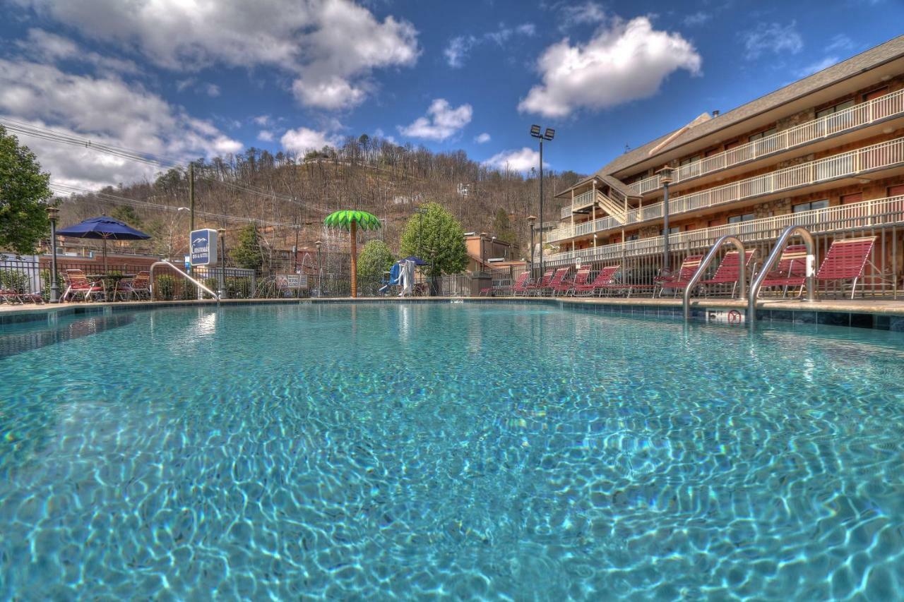 Crossroads Inn & Suites Gatlinburg Εξωτερικό φωτογραφία